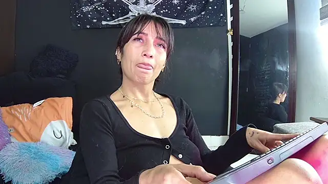 Snapshot of EvangelineCors chatting on November 2025 06:08:01 PM EvangelineCors online show from November 2025 06:08:01 PM