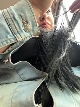 Abril Luv online show from February 2025 12:03:02 PM