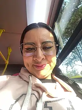 Abril Luv online show from March 2025 12:27:02 PM