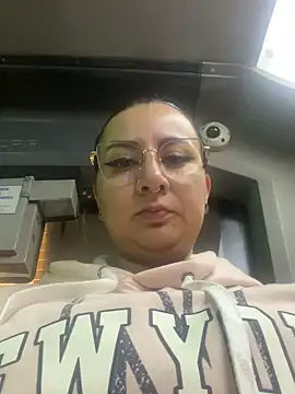 Abril Luv online show from March 2025 01:01:01 AM