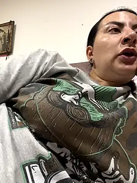 Abril Luv online show from September 2025 01:38:02 AM