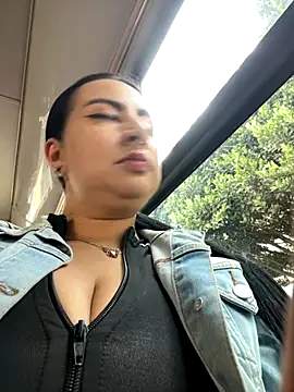 Abril Luv online show from September 2025 12:07:02 PM