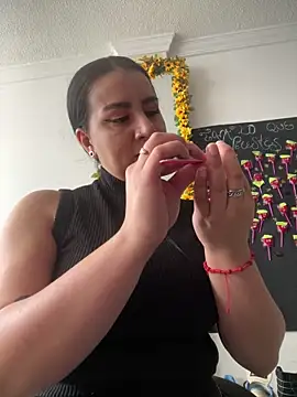 Abril Luv online show from October 2025 12:44:02 PM