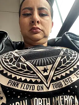 Abril Luv online show from October 2025 12:24:02 PM