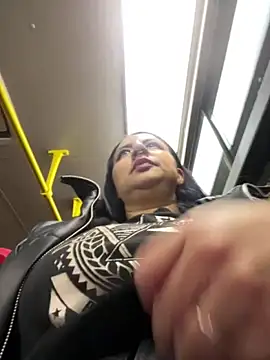 Abril Luv online show from October 2025 12:52:01 AM