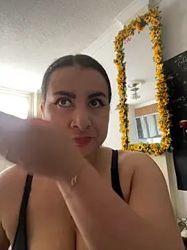 Abril Luv online show from October 2025 12:50:02 PM