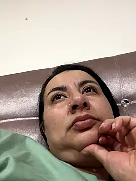 Abril Luv online show from October 2025 01:31:01 AM