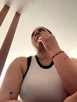 Abril Luv online show from November 2025 01:11:02 PM