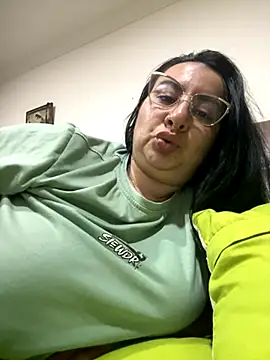 Abril Luv online show from December 2025 01:22:02 AM