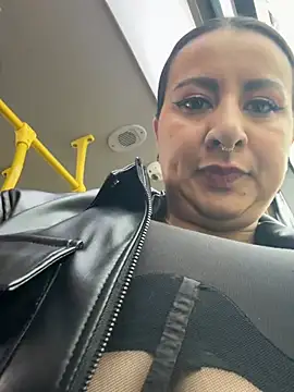 Abril Luv online show from February 2026 12:23:02 PM