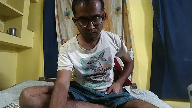 Snapshot of Cute_boy2000 chatting on December 2024 12:16:02 PM Cute boy2000 online show from December 2024 12:16:02 PM