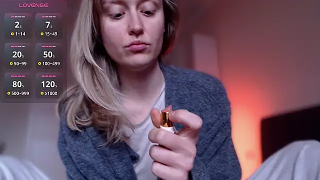 Snapshot of iilovetomatoes chatting on December 2025 01:39:02 PM iilovetomatoes online show from December 2025 01:39:02 PM