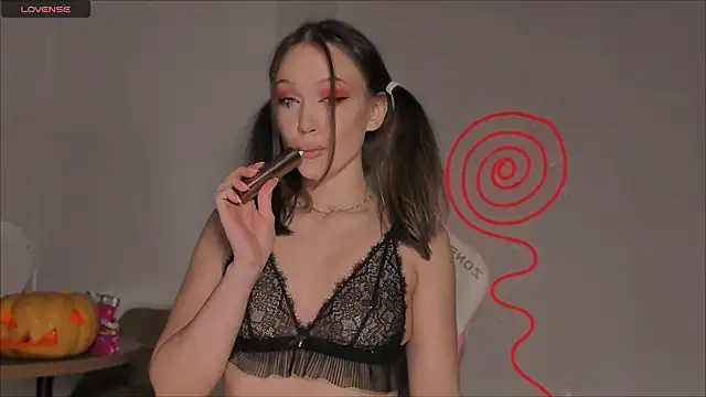 Amelia Lein online show from October 2025 09:05:02 PM