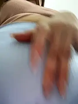 Snapshot of LuceroRm chatting on November 2025 04:00:02 AM LuceroRm online show from November 2025 04:00:02 AM