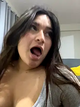 Snapshot of LuceroRm chatting on November 2025 04:15:02 AM LuceroRm online show from November 2025 04:15:02 AM