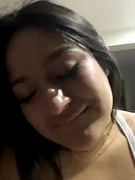 Snapshot of LuceroRm chatting on December 2025 04:20:02 AM LuceroRm online show from December 2025 04:20:02 AM