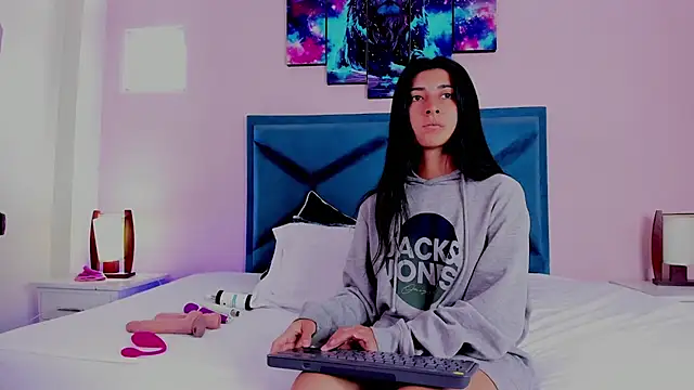Snapshot of EmmaWilliamss chatting on January 2025 01:51:01 PM EmmaWilliamss online show from January 2025 01:51:01 PM