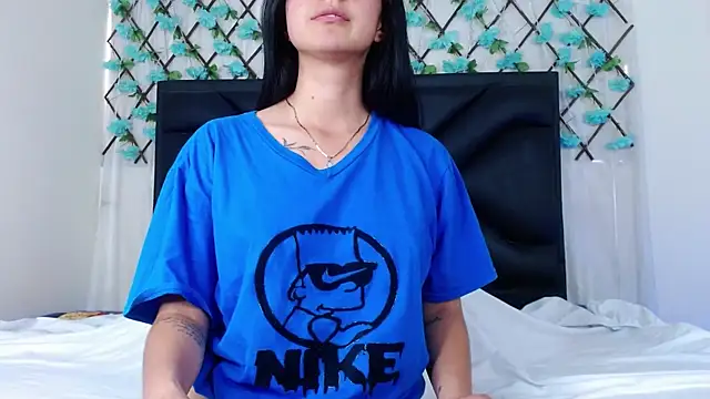 Snapshot of EmmaWilliamss chatting on September 2025 03:37:01 PM EmmaWilliamss online show from September 2025 03:37:01 PM