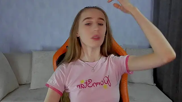 Snapshot of _mira_cle_ chatting on November 2025 11:04:02 PM mira cle online show from November 2025 11:04:02 PM