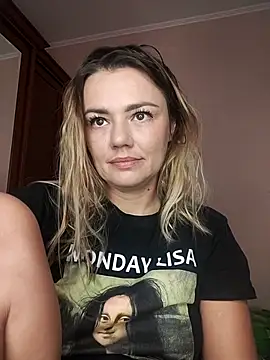 Snapshot of KrissSexi chatting on October 2025 05:19:02 AM KrissSexi online show from October 2025 05:19:02 AM