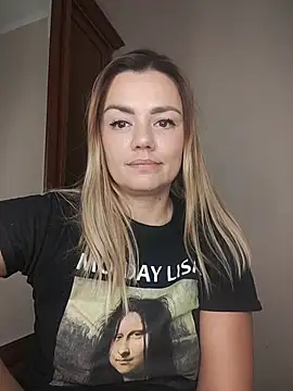 Snapshot of KrissSexi chatting on November 2025 08:21:02 PM KrissSexi online show from November 2025 08:21:02 PM