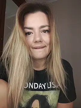 Snapshot of KrissSexi chatting on November 2025 08:35:01 AM KrissSexi online show from November 2025 08:35:01 AM