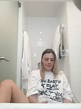 Snapshot of KrissSexi chatting on November 2025 06:40:02 PM KrissSexi online show from November 2025 06:40:02 PM