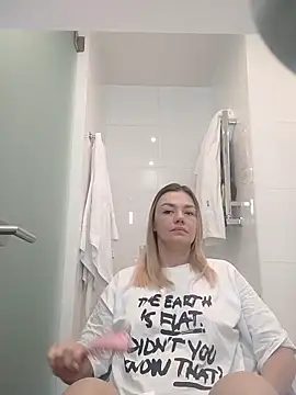 Snapshot of KrissSexi chatting on November 2025 07:30:01 AM KrissSexi online show from November 2025 07:30:01 AM