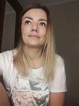 Snapshot of KrissSexi chatting on November 2025 07:40:01 AM KrissSexi online show from November 2025 07:40:01 AM