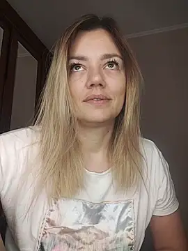 Snapshot of KrissSexi chatting on November 2025 06:11:02 AM KrissSexi online show from November 2025 06:11:02 AM