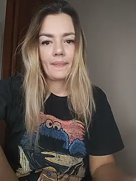 Snapshot of KrissSexi chatting on November 2025 06:45:02 AM KrissSexi online show from November 2025 06:45:02 AM