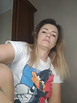 Snapshot of KrissSexi chatting on November 2025 04:45:02 AM KrissSexi online show from November 2025 04:45:02 AM