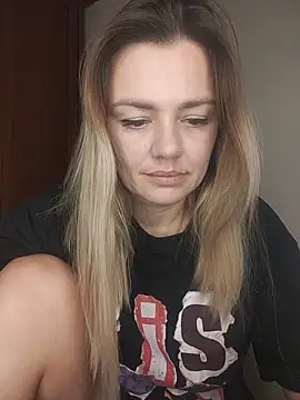 Snapshot of KrissSexi chatting on November 2025 09:27:01 PM KrissSexi online show from November 2025 09:27:01 PM