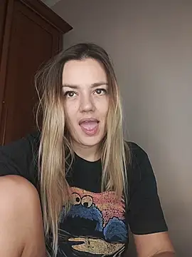 Snapshot of KrissSexi chatting on November 2025 05:10:01 AM KrissSexi online show from November 2025 05:10:01 AM