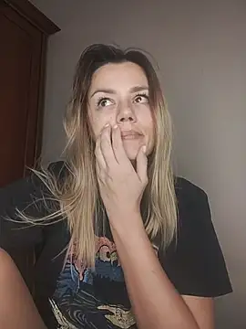 Snapshot of KrissSexi chatting on November 2025 05:15:02 PM KrissSexi online show from November 2025 05:15:02 PM