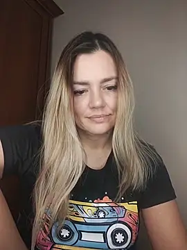 Snapshot of KrissSexi chatting on November 2025 08:34:02 PM KrissSexi online show from November 2025 08:34:02 PM