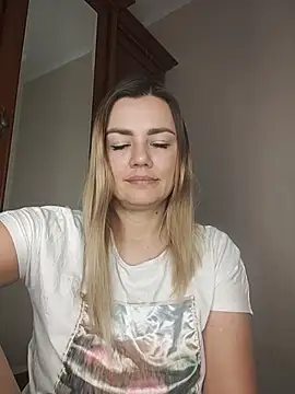 Snapshot of KrissSexi chatting on December 2025 04:50:01 AM KrissSexi online show from December 2025 04:50:01 AM