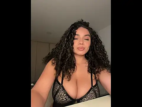 Snapshot of Mariecurl chatting on September 2025 09:40:02 PM Mariecurl online show from September 2025 09:40:02 PM
