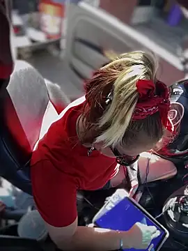 SummerBlueMoon online show from October 2025 07:05:01 PM