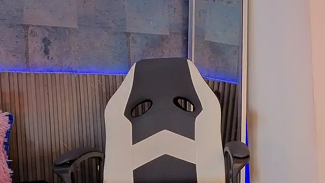 Snapshot of MishaKinki chatting on November 2025 07:14:01 PM MishaKinki online show from November 2025 07:14:01 PM