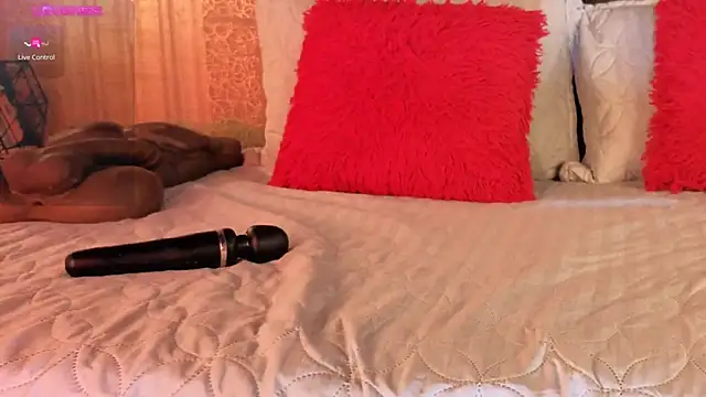 Snapshot of MishaKinki chatting on November 2025 07:02:02 PM MishaKinki online show from November 2025 07:02:02 PM