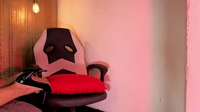 Snapshot of MishaKinki chatting on November 2025 07:24:02 PM MishaKinki online show from November 2025 07:24:02 PM