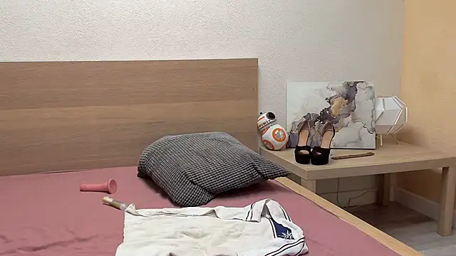 ZoeKhalifa online show from September 2025 11:00:01 AM