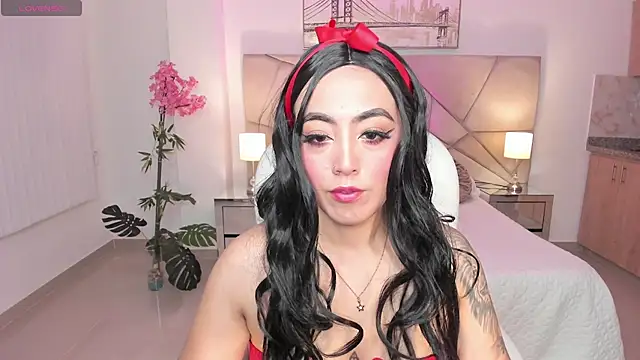 kim thompson 1 online show from December 2025 11:04:02 AM