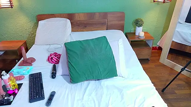 dannaahbrown online show from December 2025 01:40:02 PM