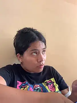 moncerrat luna online show from December 2024 06:28:02 PM