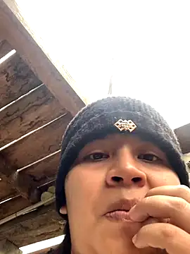 moncerrat luna online show from November 2025 07:32:02 PM