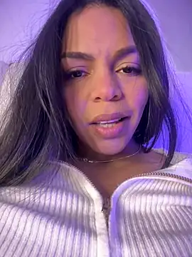 Charly  online show from October 2025 07:03:01 PM