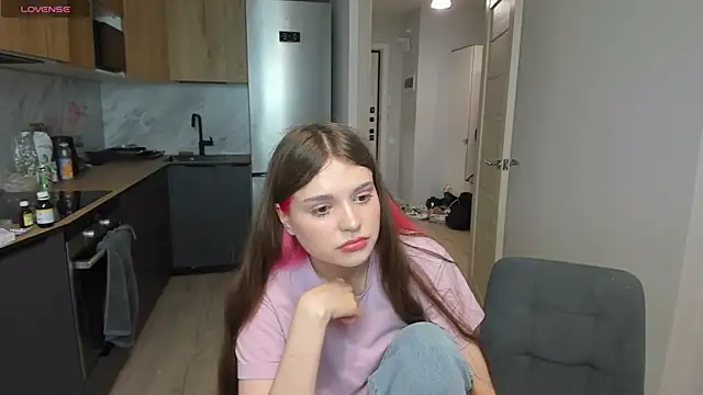 Snapshot of lil_cassie chatting on October 2025 07:34:01 PM lil cassie online show from October 2025 07:34:01 PM