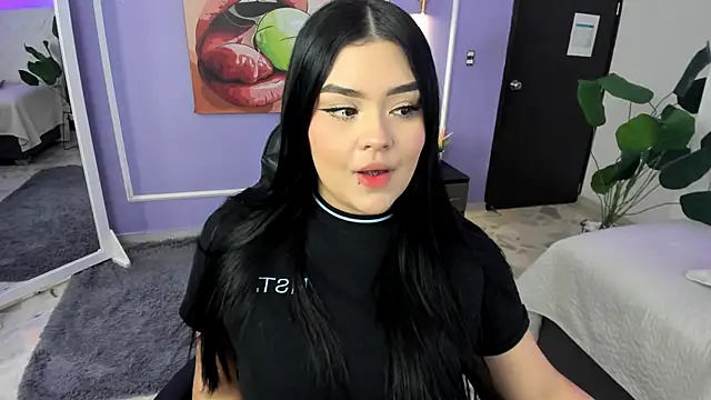 martinasaez online show from November 2025 08:08:02 PM